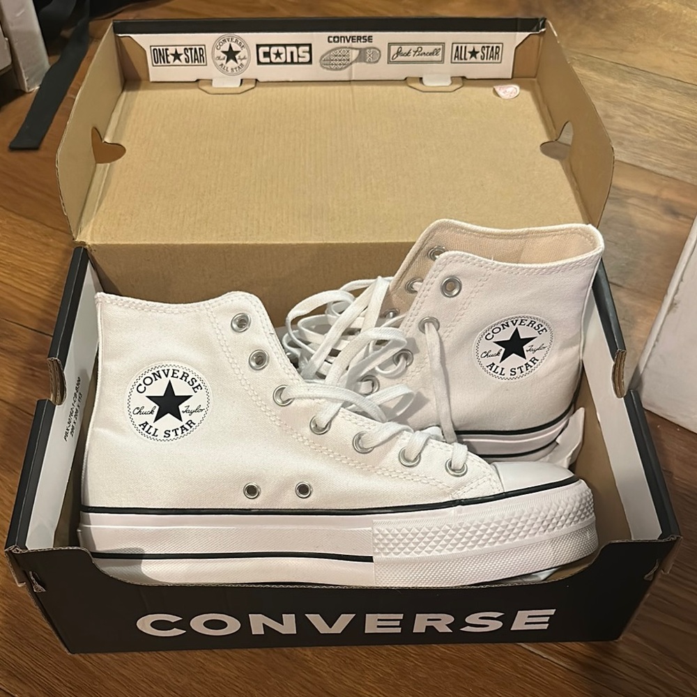 Chuck Taylor Converse White High-Top platform